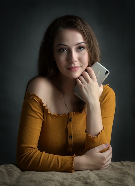 girl mobile phone